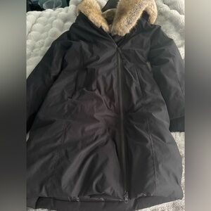 Aritzia St.Moritz parka from Babaton in used like new condition in size small.